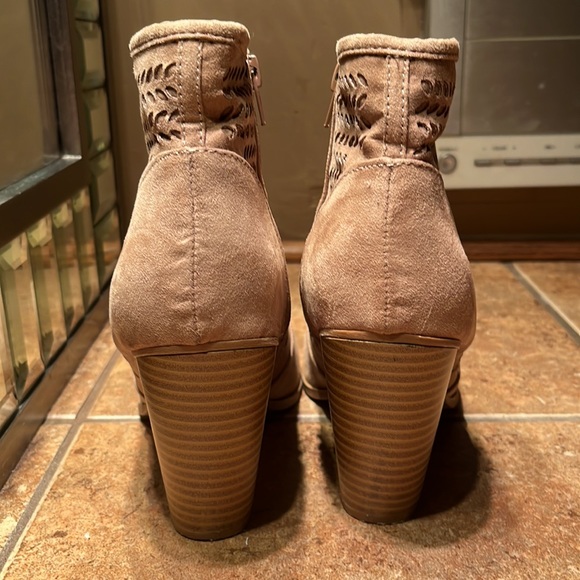 NWT Tan Faux Suede Booties - Picture 4 of 9